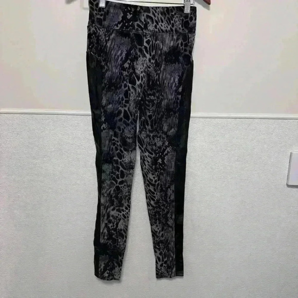 Pieces Kenzie Leggings / Size M/ Black & Grey Snakeskin Design - Picture 10 of 13